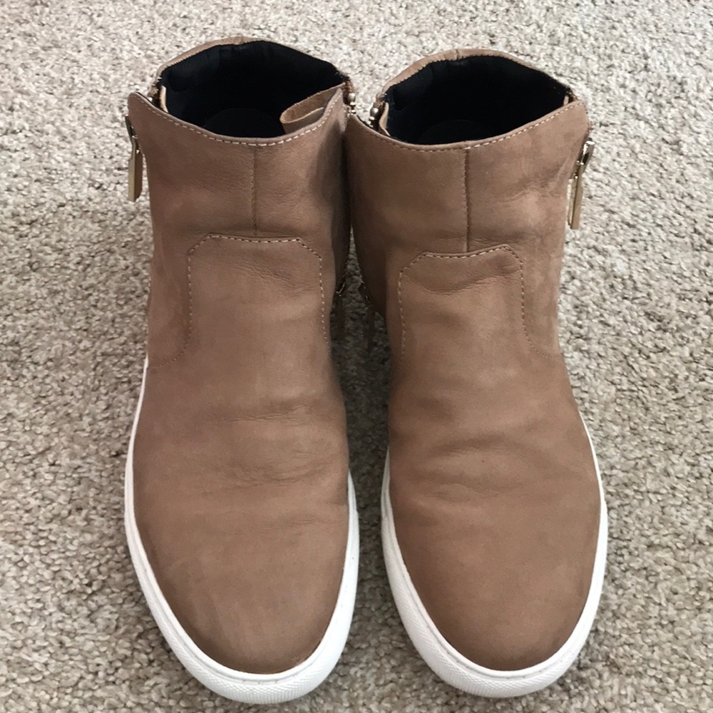 VGUC Kenneth Cole sneakers size 8